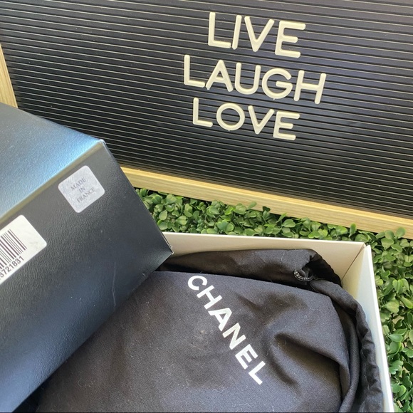 CHANEL Mini Square Lambskin Leather Sikver hardware Classic & Timeless - Picture 2 of 5